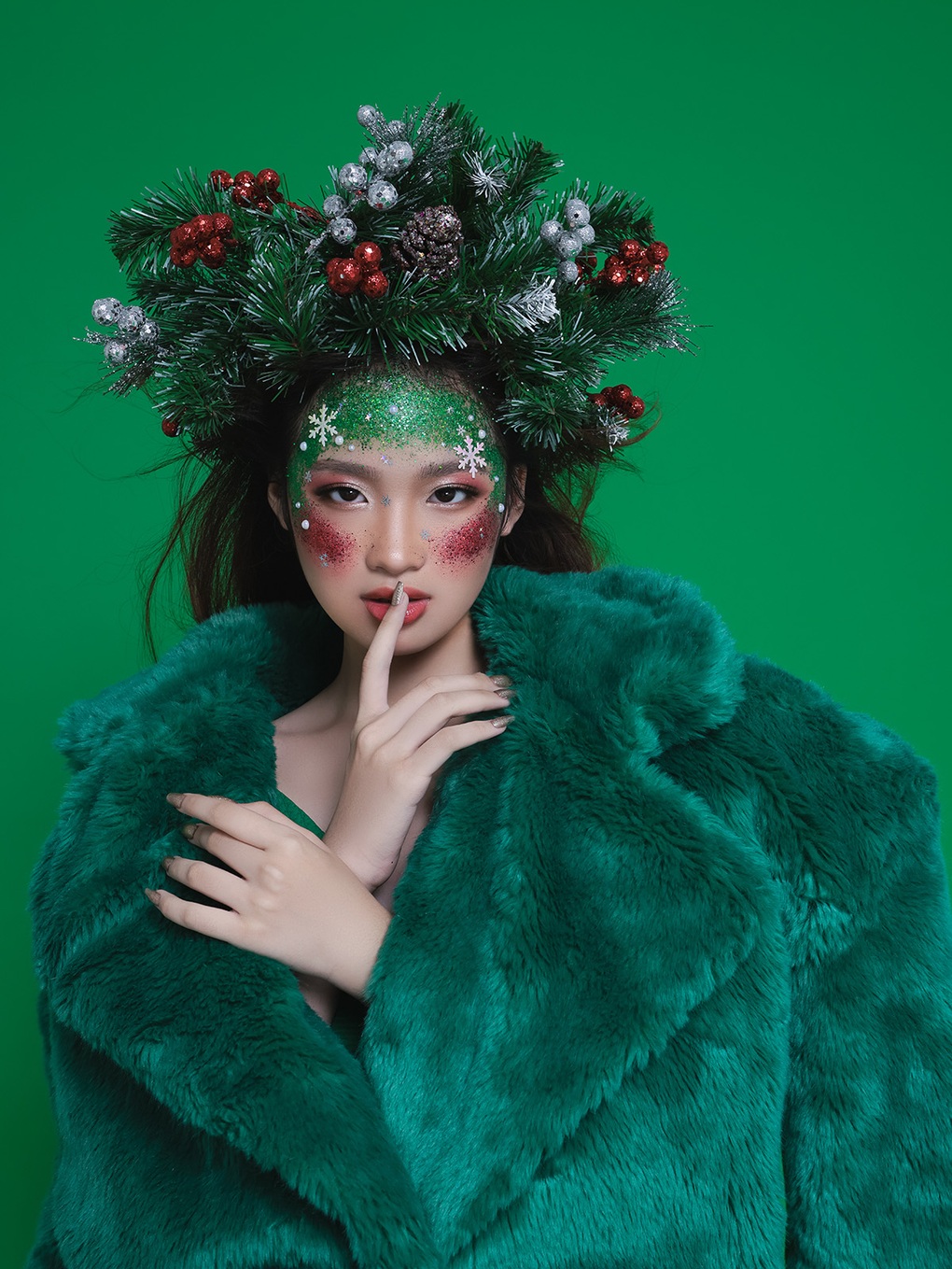 Mẫu nhí Bảo Hà mất 6 tiếng hóa trang phong cách độc lạ trong bộ ảnh Noel - 3 Mẫu nhí Bảo Hà mất 6 tiếng hóa trang phong cách độc lạ trong bộ ảnh Noel - 3