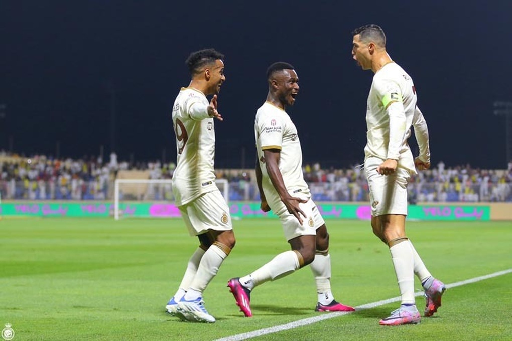 Ronaldo lập cú đúp giúp Al Nassr thắng tưng bừng 5-0 - 1 Ronaldo lập cú đúp giúp Al Nassr thắng tưng bừng 5-0 - 1