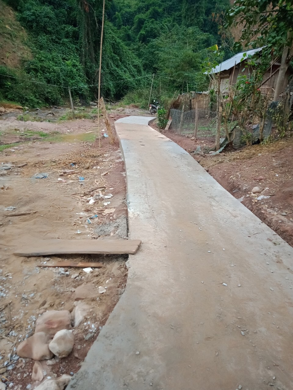 Khánh thành cây cầu mơ ước thứ 17, nâng bước chân bà con dân bản Na Kho - 5 Khánh thành cây cầu mơ ước thứ 17, nâng bước chân bà con dân bản Na Kho - 5