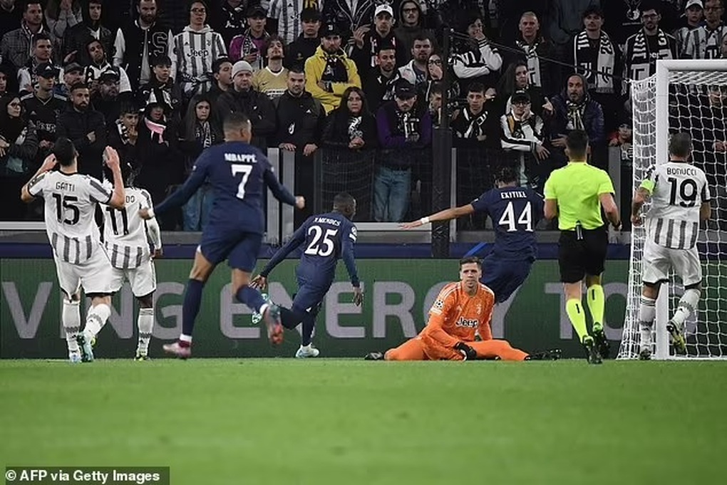 Đánh bại Juventus, PSG vẫn không thể lên ngôi đầu bảng - 6 Đánh bại Juventus, PSG vẫn không thể lên ngôi đầu bảng - 6