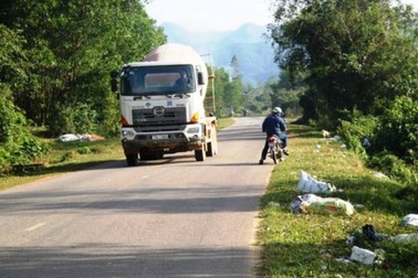 Vụ Chủ tịch xã bị vu làm nhân viên có bầu: Nhân viên có bầu với chồng