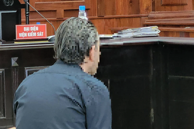 Quan hệ với "bạn gái nhí", thầy giáo người nước ngoài lãnh án