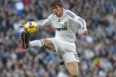 Huntelaar vẫn mong mỏi được đến Chelsea