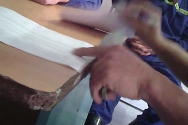 Công nhân tố lãnh đạo công ty than "bòn" tiền tỉ qua tài khoản lương