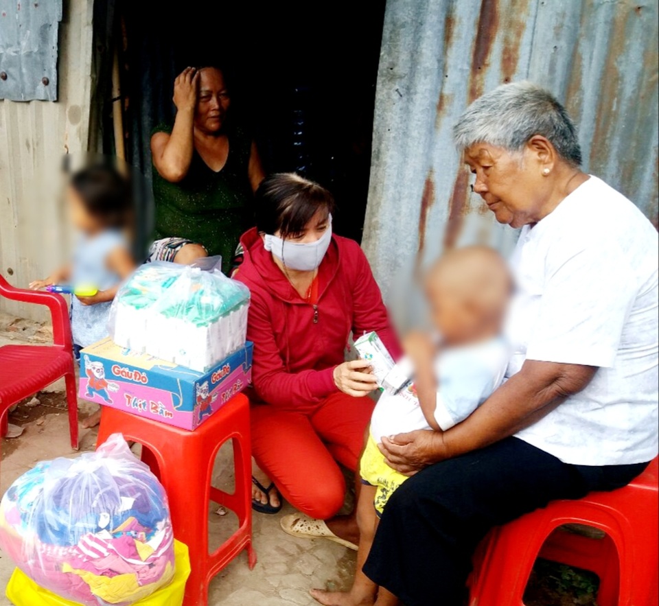 Bé gái 6 tuổi bị cha bạo hành, 2 em nhỏ phải về quê ngoại - 2 Bé gái 6 tuổi bị cha bạo hành, 2 em nhỏ phải về quê ngoại - 2