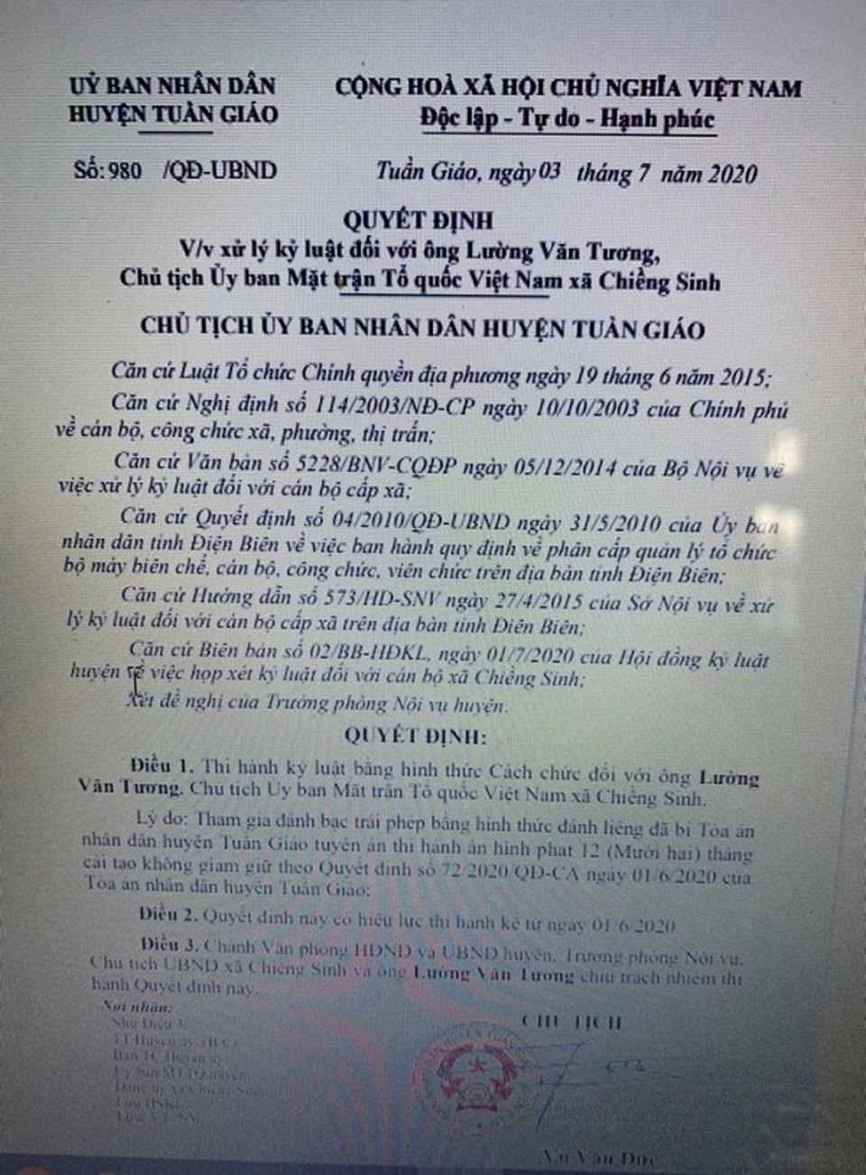 Cách chức, khiển trách 4 cán bộ xã tham gia đánh bạc - 1 Cách chức, khiển trách 4 cán bộ xã tham gia đánh bạc - 1