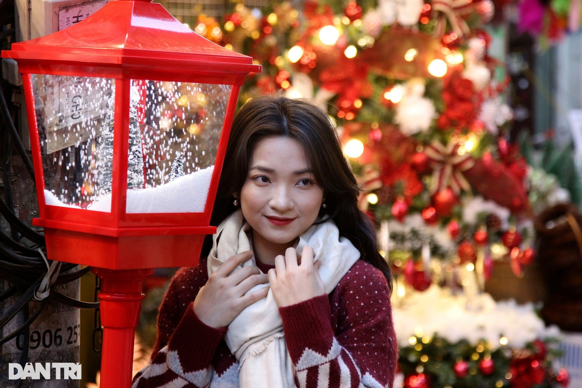 Đông nghịt người đổ về Hàng Mã mua sắm đón Noel 2021 - 4 Đông nghịt người đổ về Hàng Mã mua sắm đón Noel 2021 - 4