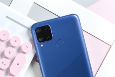 Loạt smartphone giá tiền "đầu 3" với màn hình lớn, pin khỏe