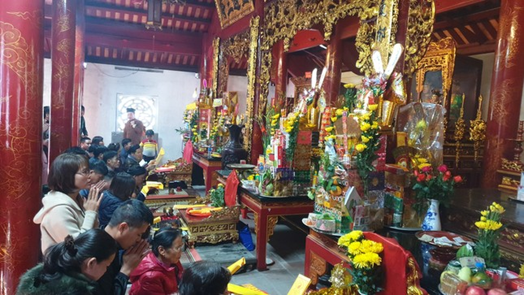Vé số Vietlott thu hút nhiều người dịp lễ hội đầu năm - 2 Vé số Vietlott thu hút nhiều người dịp lễ hội đầu năm - 2