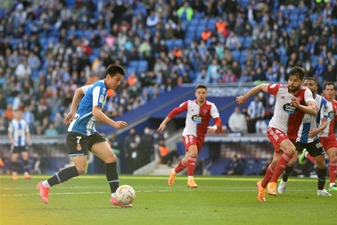 Không trụ nổi ở Tây Ban Nha, tiền đạo Trung Quốc trở về nước thi đấu