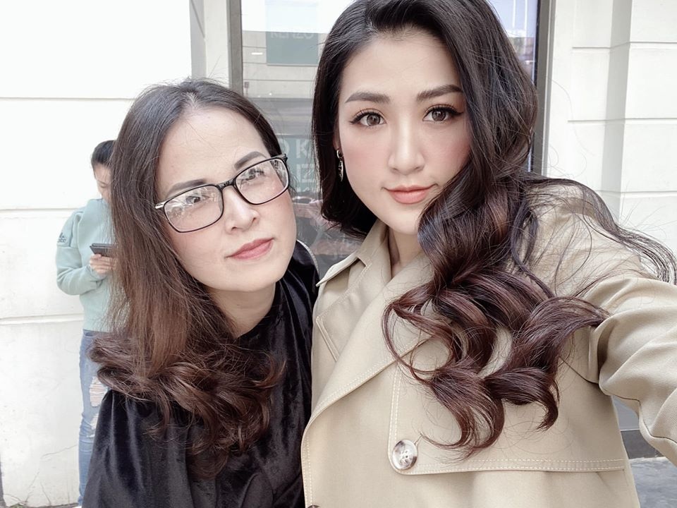 3 người đẹp Việt có mẹ thuộc hàng “mỹ nhân” - 8 3 người đẹp Việt có mẹ thuộc hàng “mỹ nhân” - 8