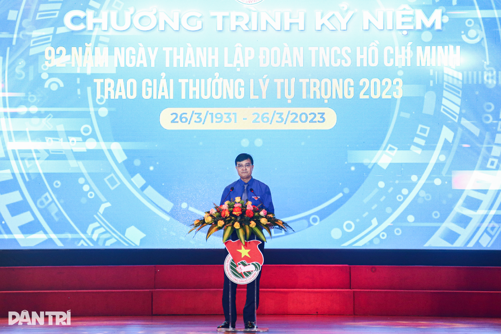 Trao giải thưởng Lý Tự Trọng cho 100 cán bộ Đoàn toàn quốc - 3 Trao giải thưởng Lý Tự Trọng cho 100 cán bộ Đoàn toàn quốc - 3