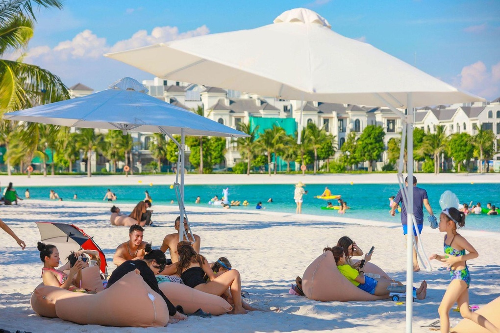 Giới trẻ đổ bộ Quận Ocean tham dự lễ hội Biển - 2 Giới trẻ đổ bộ Quận Ocean tham dự lễ hội Biển - 2