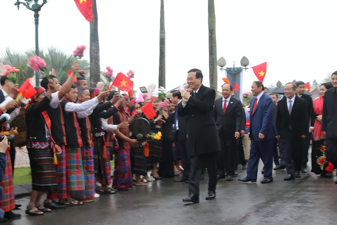 Chủ tịch nước dự lễ Trỉa lúa, hòa vào điệu xòe Thái trong Ngày hội sắc Xuân - 1