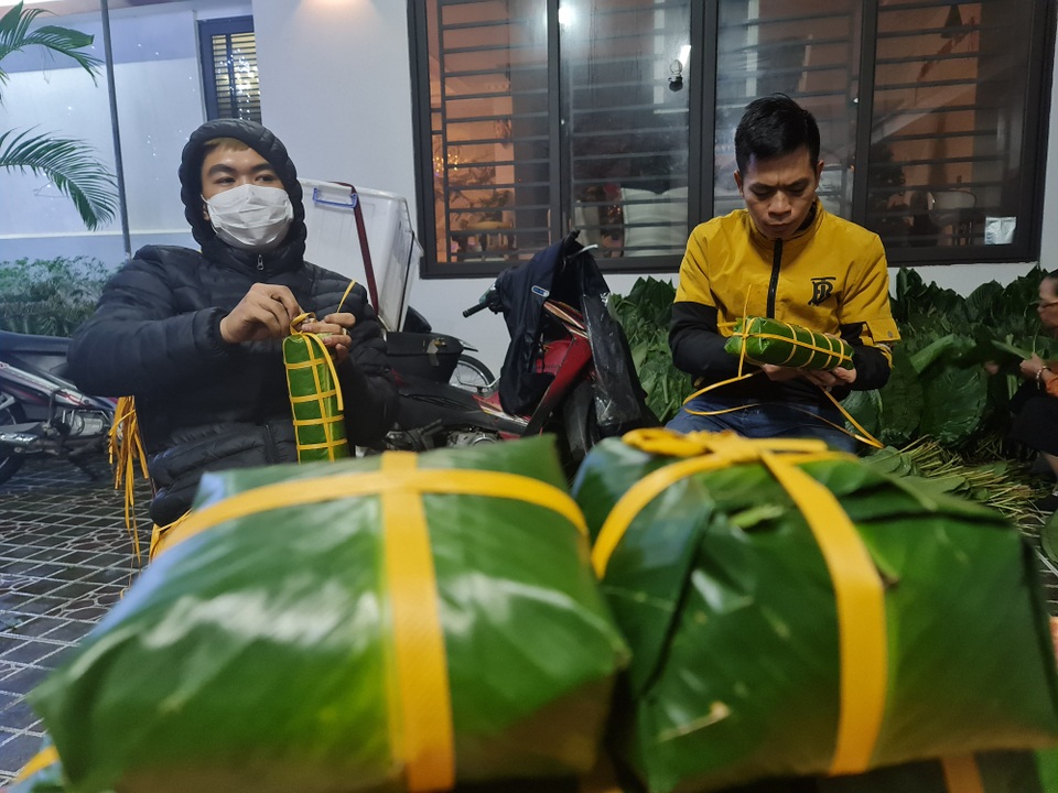 Ghi ở làng bánh chưng xanh thành Vinh thâu đêm phục vụ Tết - 7 Ghi ở làng bánh chưng xanh thành Vinh thâu đêm phục vụ Tết - 7