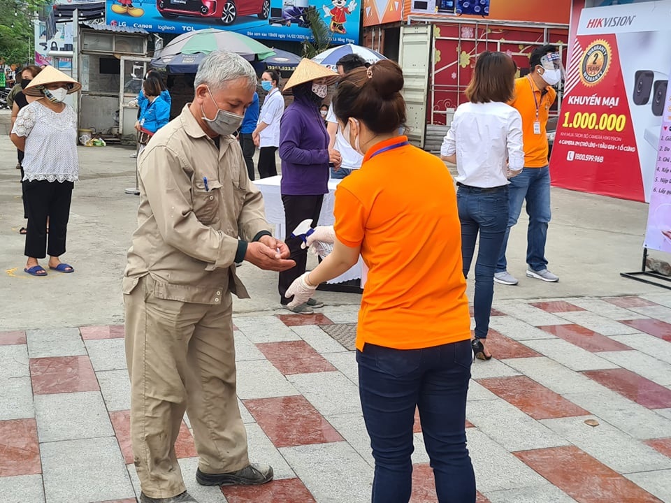 Ra đời trong đại dịch, ATM gạo cam kết phục vụ đến... hết năm - 11 Ra đời trong đại dịch, ATM gạo cam kết phục vụ đến... hết năm - 11