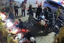 Gã say xỉn dùng kéo định đâm cán bộ cảnh sát cơ động