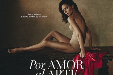 Victoria Beckham lả lơi khoe dáng trên tạp chí Vogue