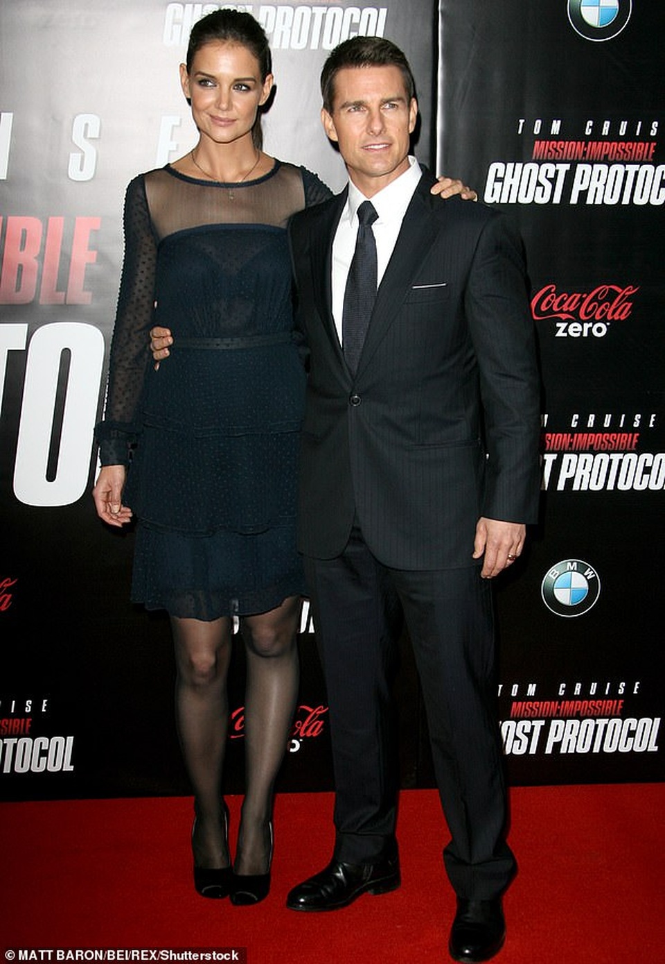 Katie Holmes cùng con gái dắt cún đi dạo - 7 Katie Holmes cùng con gái dắt cún đi dạo - 7