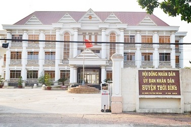 Chủ tịch huyện bị nhắc nhở vì... "né" báo chí