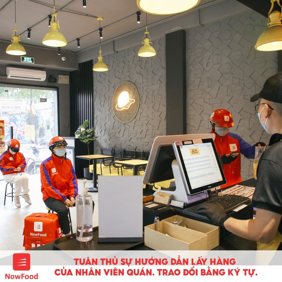 “Giao hàng không tiếp xúc” thời Covid muôn màu muôn vẻ và muôn kiểu - 4 “Giao hàng không tiếp xúc” thời Covid muôn màu muôn vẻ và muôn kiểu - 4