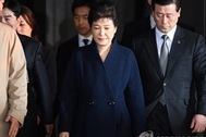 Vì sao người dân Hàn Quốc muốn tống giam cựu Tổng thống Park Geun-hye?