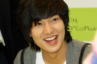 Lee Min Ho thân thiện với người hâm mộ