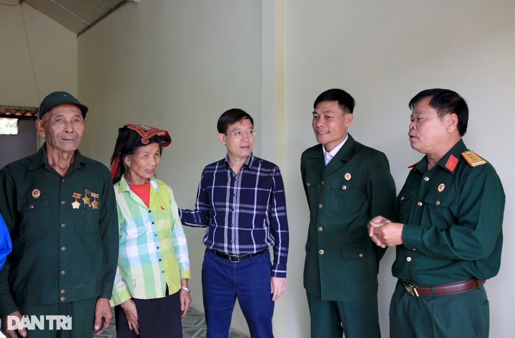 Nhà Nhân ái giúp 3 người già yếu an tâm đi qua mưa bão - 8 Nhà Nhân ái giúp 3 người già yếu an tâm đi qua mưa bão - 8