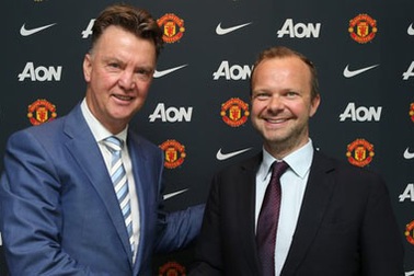 Van Gaal được phép thả cửa mua bán cầu thủ