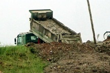 Vụ xe “ma” đổ bùn thải xuống sông Hồng: Cảnh sát môi trường vào cuộc