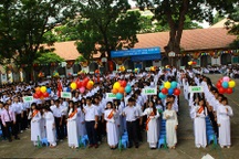 TPHCM: Một số khoản thu trường học tăng