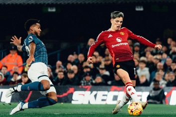 Man Utd tuột chiến thắng ở trận ra mắt của Ruben Amorim