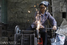 Làng nghề sản xuất dao có thể "thái được thịt đóng đá" ở Cao Bằng