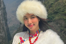 Hà Giang phản hồi việc du khách mặc trang phục nước ngoài trên sông Nho Quế