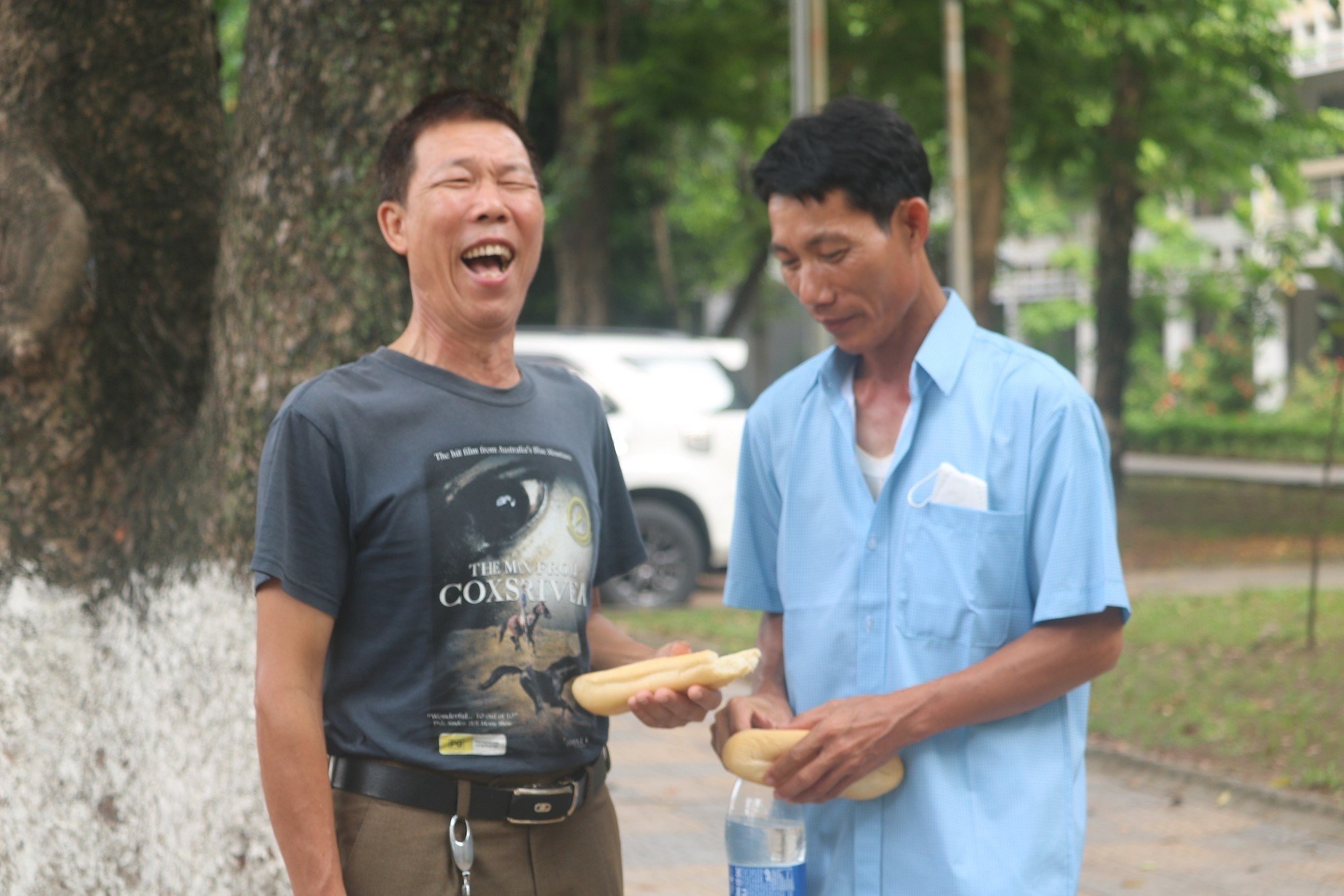 3h sáng, phụ huynh học sinh vượt hàng trăm km dự thi đánh giá tư duy - 3 3h sáng, phụ huynh học sinh vượt hàng trăm km dự thi đánh giá tư duy - 3