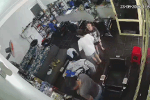 Sau 2 ngày "cầm nhầm" điện thoại, vị khách thuê Grab mang trả lại