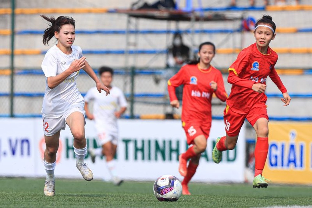 Phong Phú Hà Nam giành ngôi đầu ở giải U16 nữ quốc gia - 1 Phong Phú Hà Nam giành ngôi đầu ở giải U16 nữ quốc gia - 1