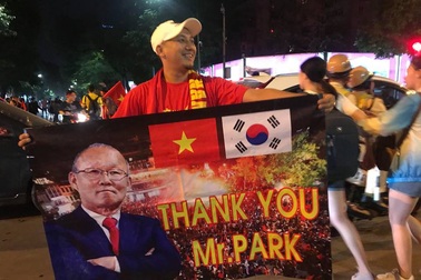 Người dân cả nước sôi động mừng chiến thắng của đội tuyển Việt Nam