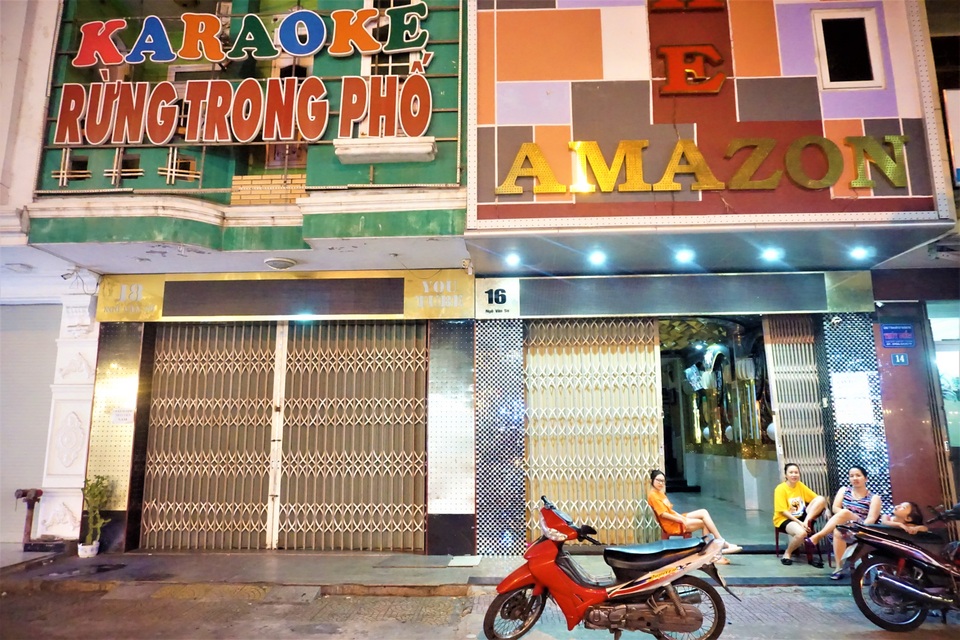 Karaoke, vũ trường cửa đóng then cài phòng, chống dịch Covid-19 - 1 Karaoke, vũ trường cửa đóng then cài phòng, chống dịch Covid-19 - 1