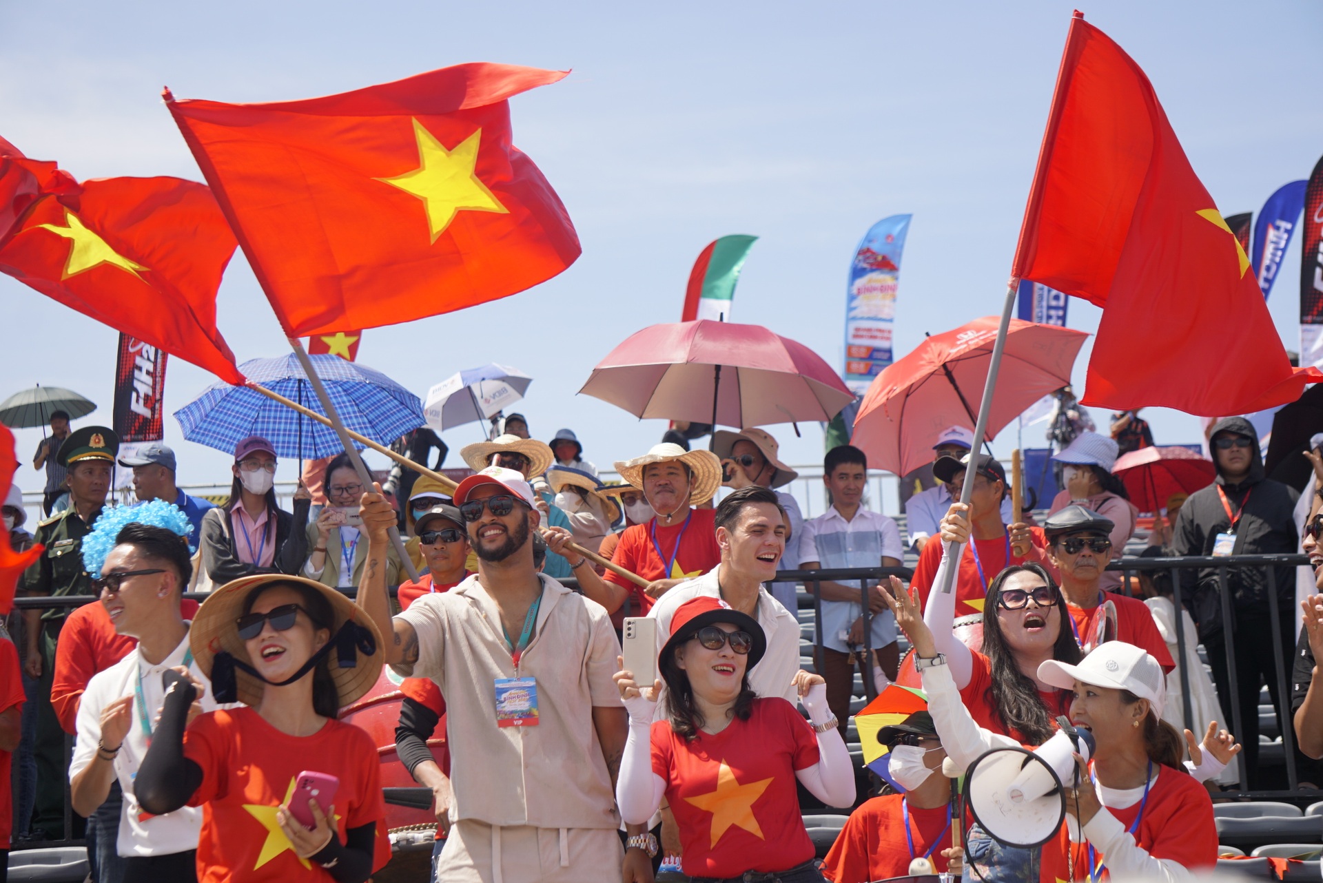 Hai tay đua F1H20 đội Việt Nam chia nhau về nhất, nhì vòng nước rút - 2 Hai tay đua F1H20 đội Việt Nam chia nhau về nhất, nhì vòng nước rút - 2