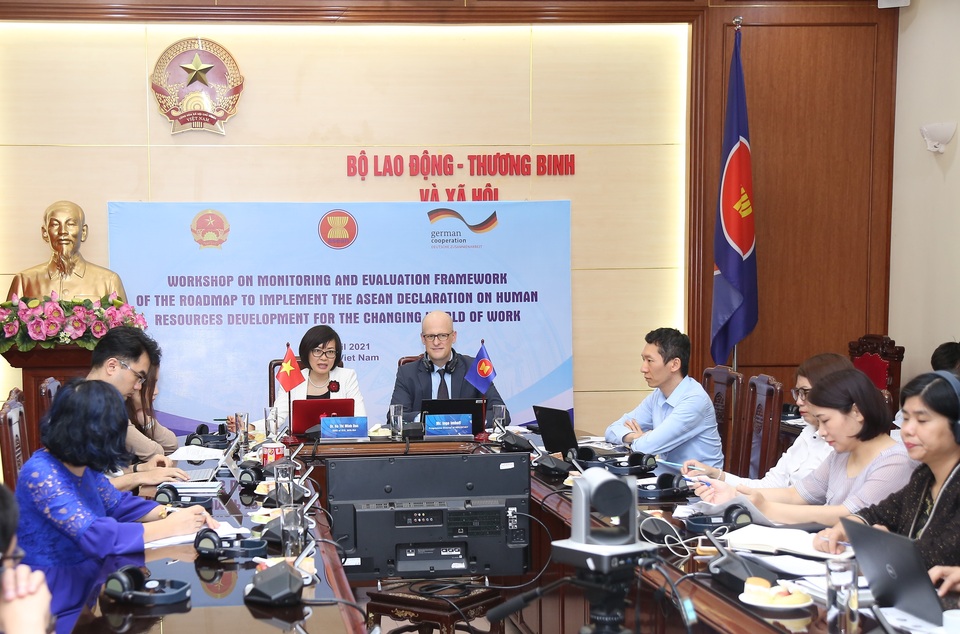 Phát triển nguồn nhân lực qua hành động cụ thể hướng tới người dân - 1 Phát triển nguồn nhân lực qua hành động cụ thể hướng tới người dân - 1
