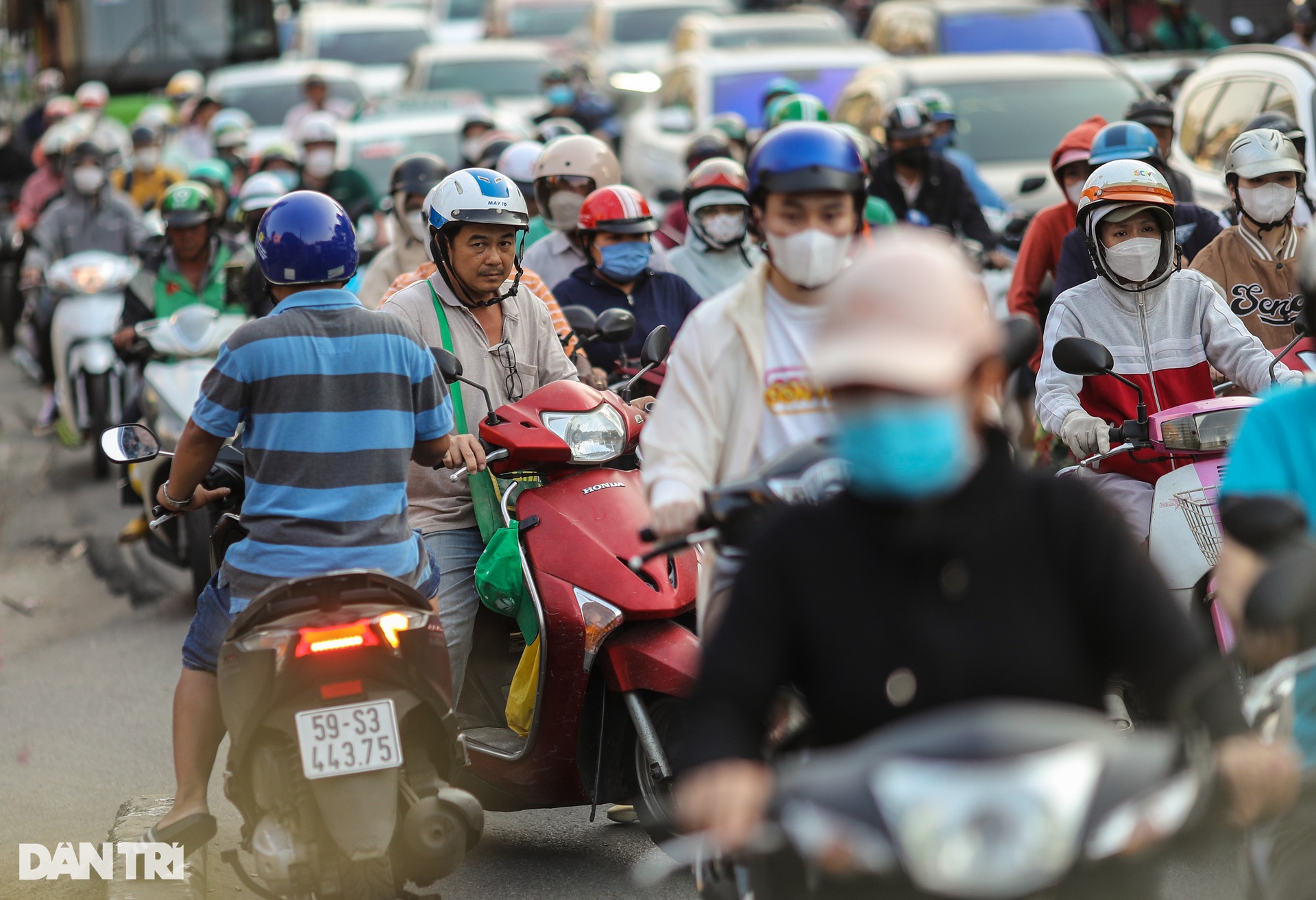 Giao thông TPHCM ùn ứ khắp nơi dịp cận Tết Nguyên đán - 6 Giao thông TPHCM ùn ứ khắp nơi dịp cận Tết Nguyên đán - 6