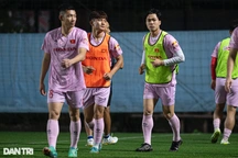 Công Phượng báo tin không vui đến HLV Troussier trước trận gặp Indonesia