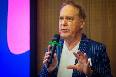 Nhà khoa học quốc tế giúp Việt Nam đẩy mạnh nghiên cứu tin học vật liệu