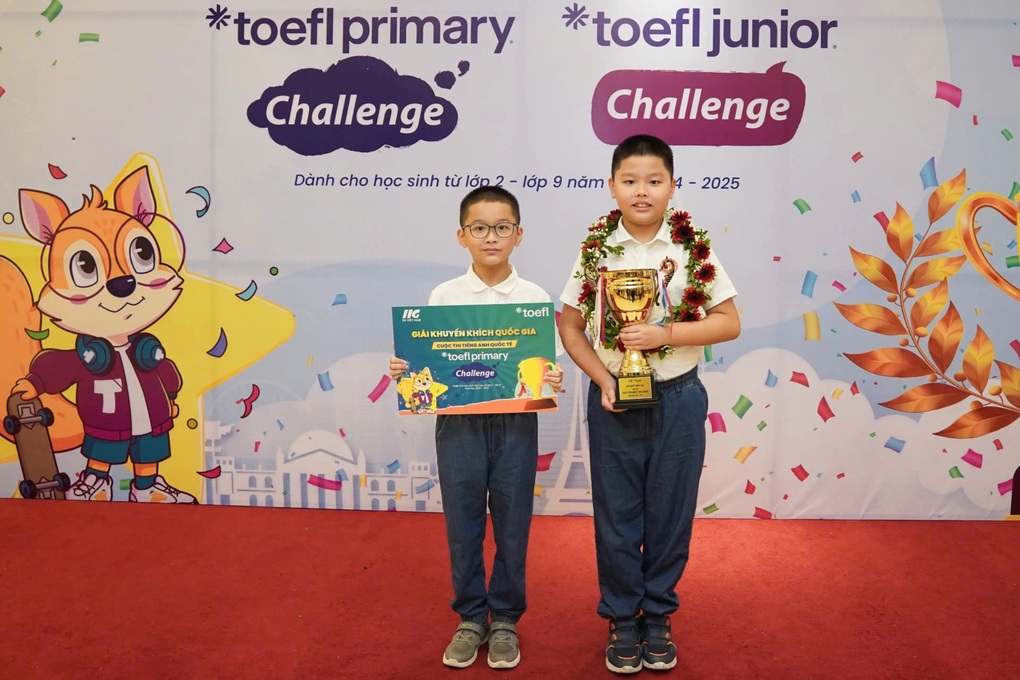 Anh em song sinh cùng giành giải quốc gia tiếng Anh TOEFL Challenge - 1 Anh em song sinh cùng giành giải quốc gia tiếng Anh TOEFL Challenge - 1