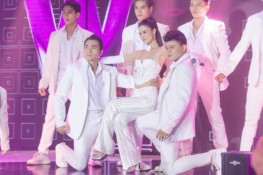 Ca sĩ Đông Nhi xinh đẹp tái xuất