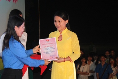 Bình Định: Tuyên dương HS, SV đạt thành tích xuất sắc