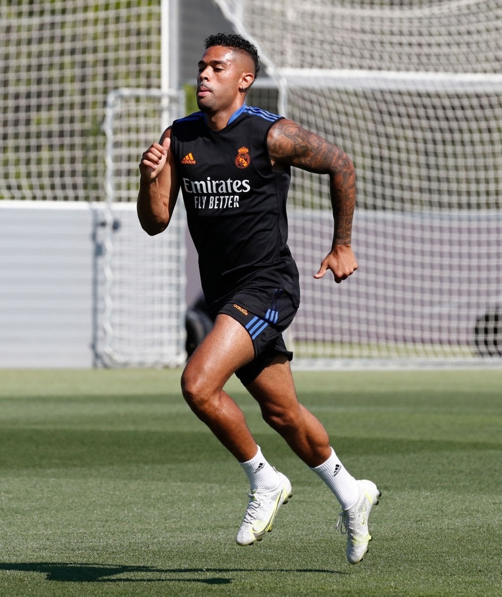 Trước ngày tới Man Utd, Raphael Varane vẫn mướt mồ hôi cùng Real Madrid - 8 Trước ngày tới Man Utd, Raphael Varane vẫn mướt mồ hôi cùng Real Madrid - 8