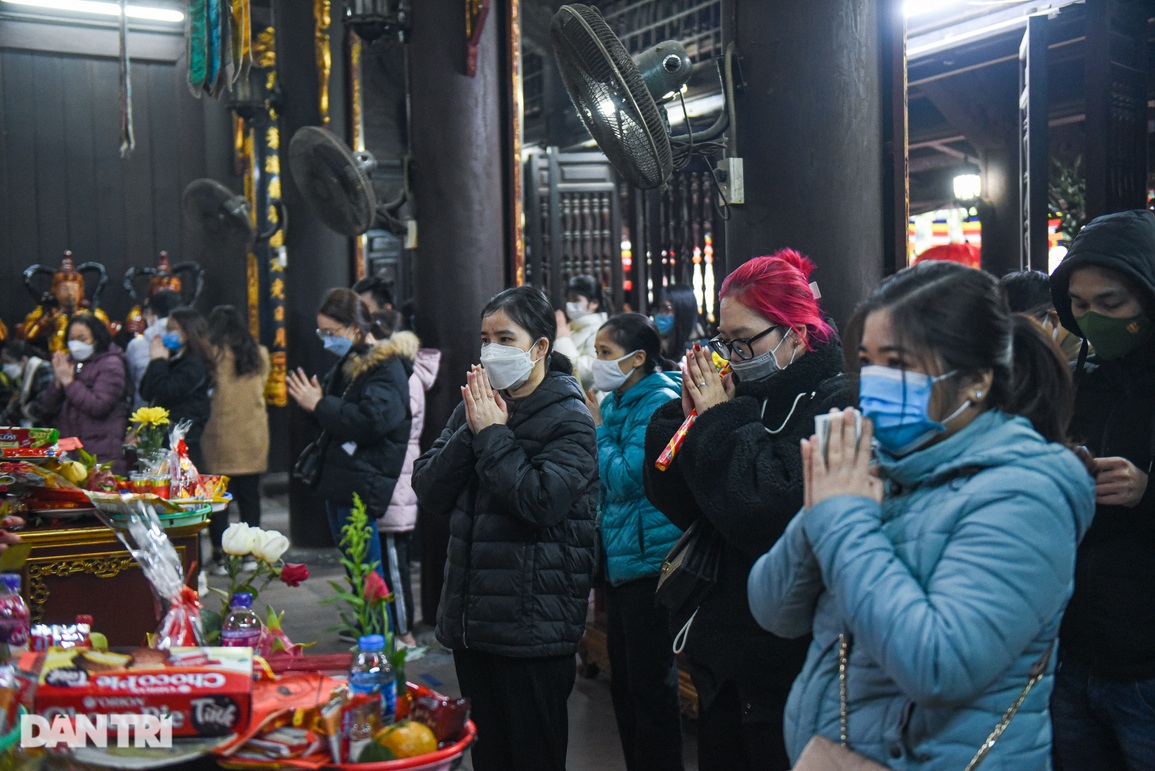 Giới trẻ Hà Thành đến chùa Hà cầu thoát ế trước ngày lễ tình yêu - 1 Giới trẻ Hà Thành đến chùa Hà cầu thoát ế trước ngày lễ tình yêu - 1