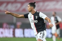 C.Ronaldo lập siêu phẩm, Juventus vững chắc ngôi đầu ở Serie A